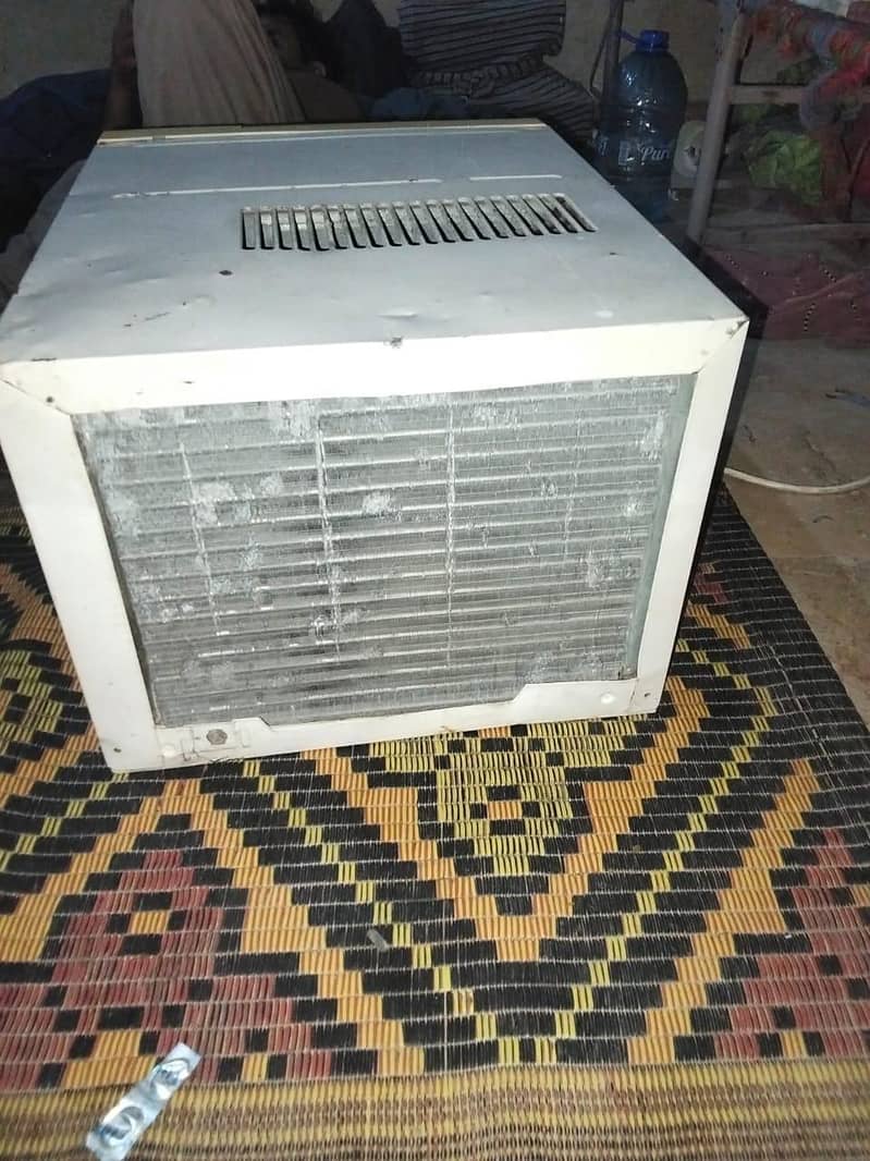 window AC 3