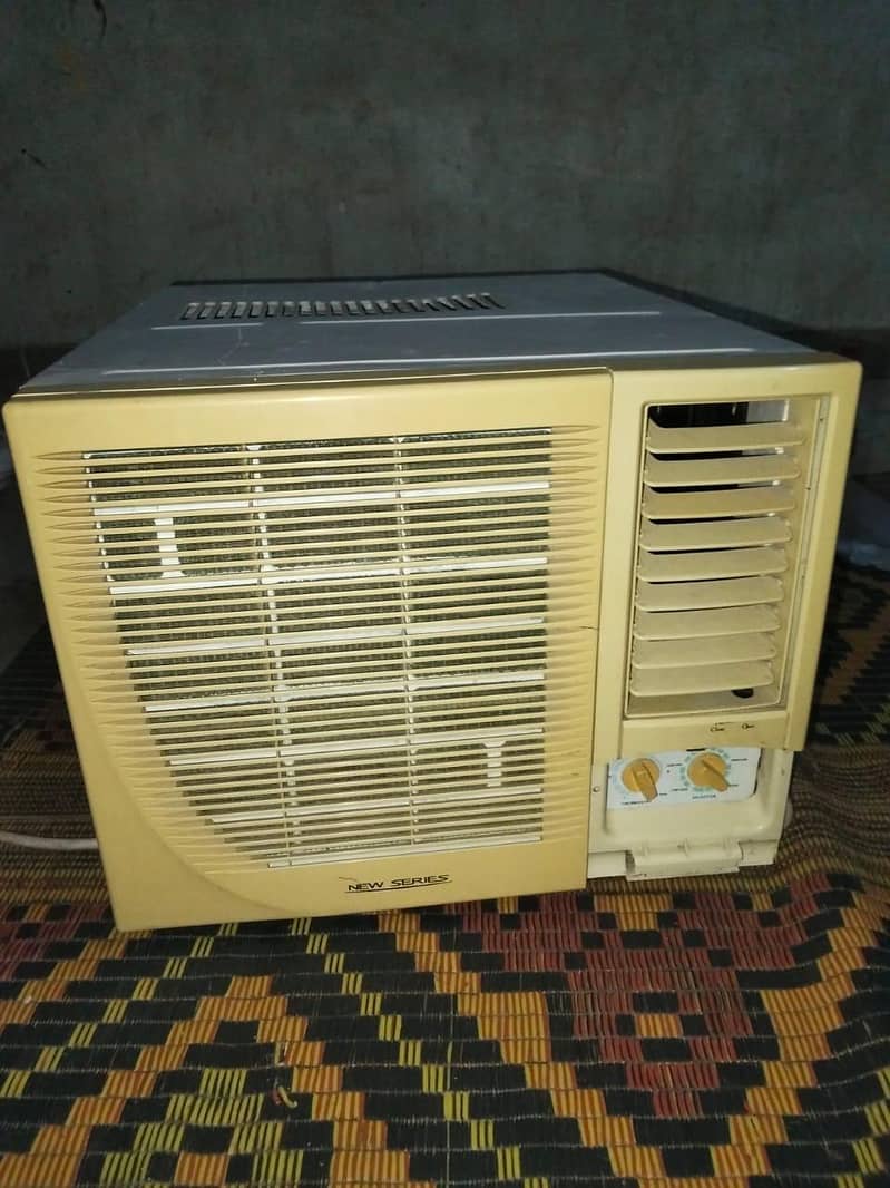window AC 4