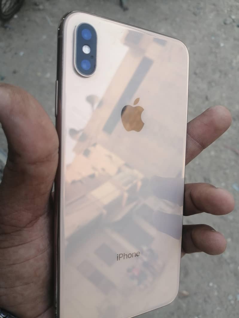 Apple iPhone XS Max 1