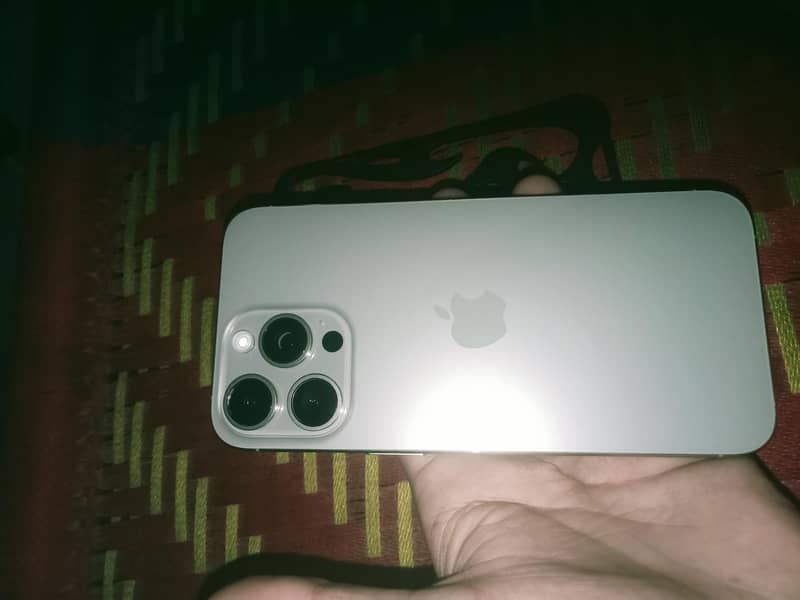 Apple iPhone 15 Pro Max 5