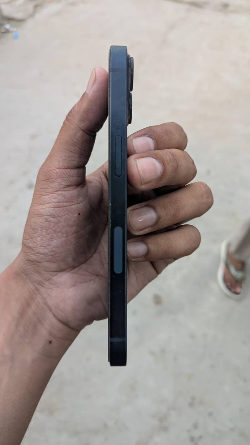 Apple iPhone 13 2