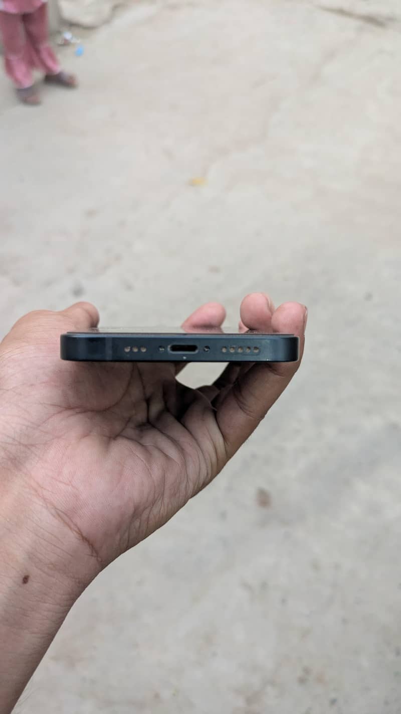 Apple iPhone 13 4