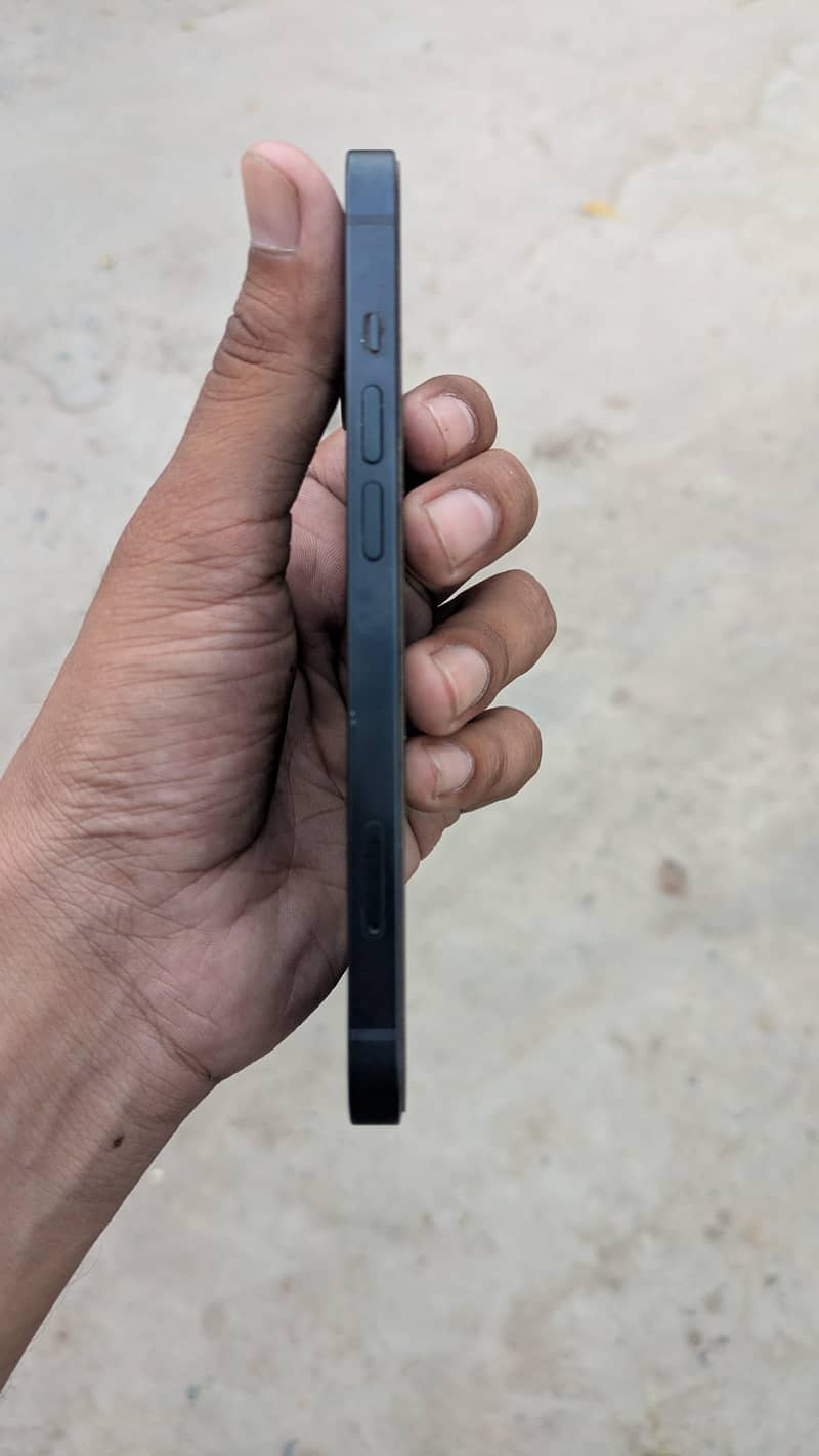 Apple iPhone 13 5