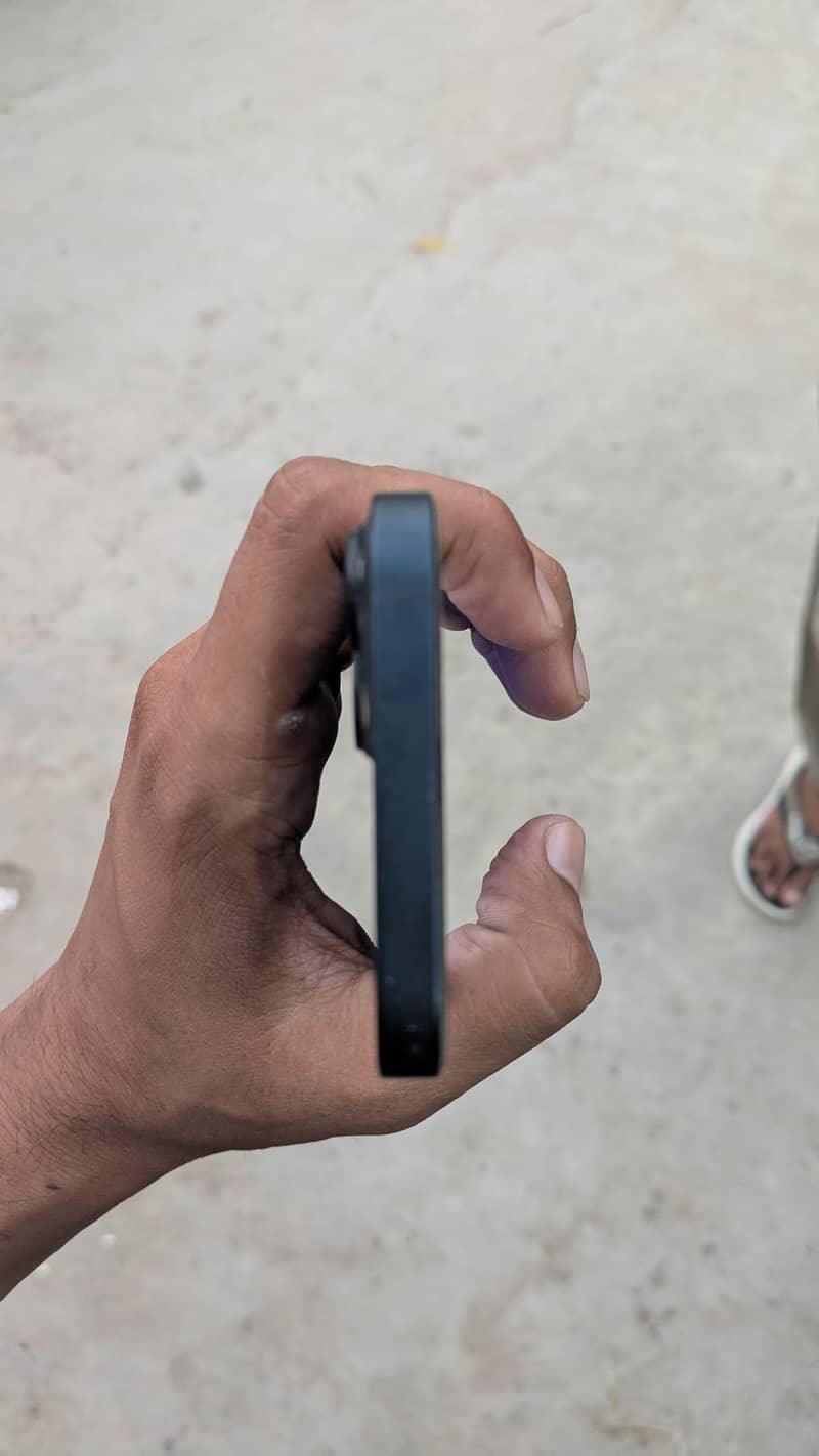 Apple iPhone 13 6