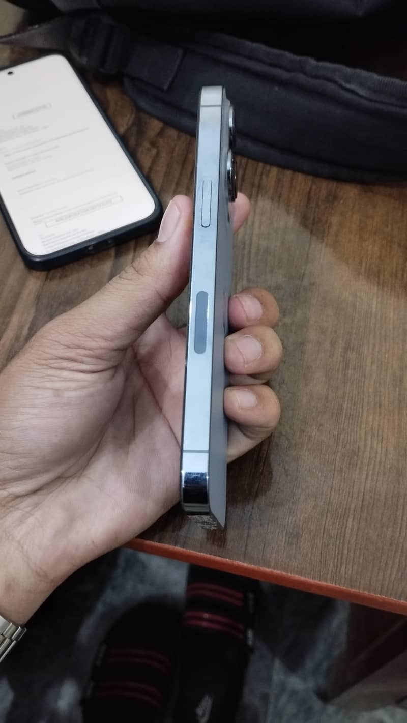 Apple iPhone 13 Pro 1