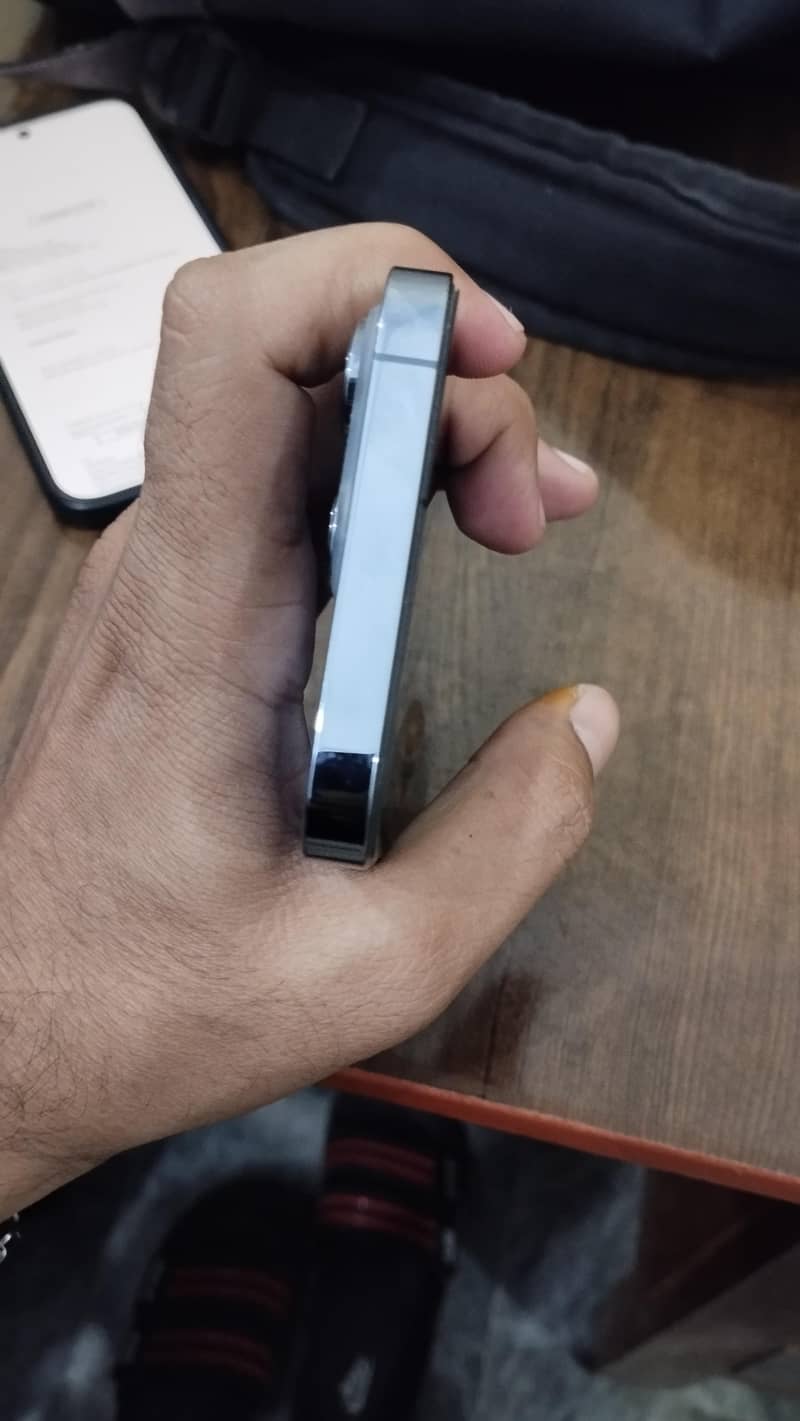 Apple iPhone 13 Pro 4
