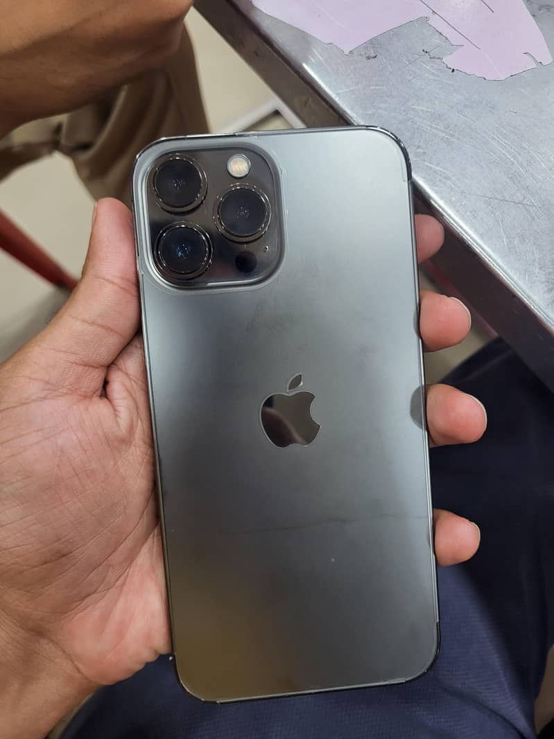 Apple iPhone 13 Pro Max 2
