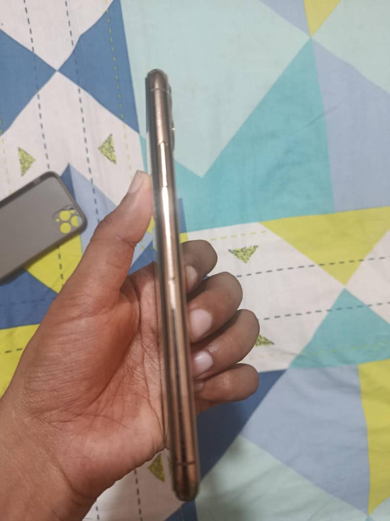 Apple iPhone 11 Pro Max 7