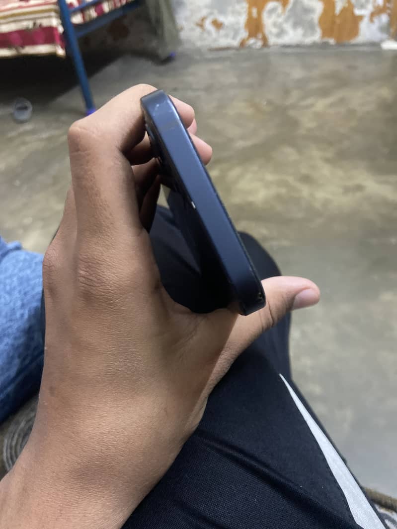 Apple iPhone 12 JV 5