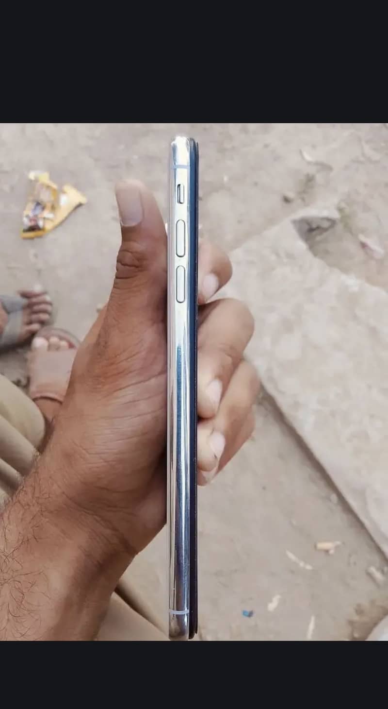 Apple iPhone X 3