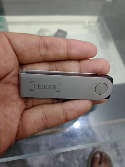 Ledger Nano S Hardware Wallet | Crypto Bitcoin Cold Wallet