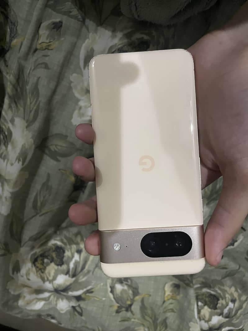 Google Pixel 8 4