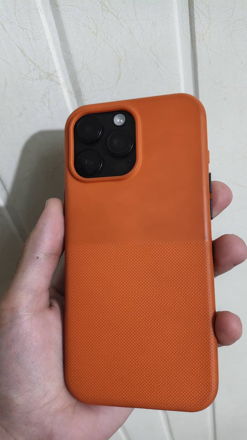 Apple iPhone 16 Pro Max 4