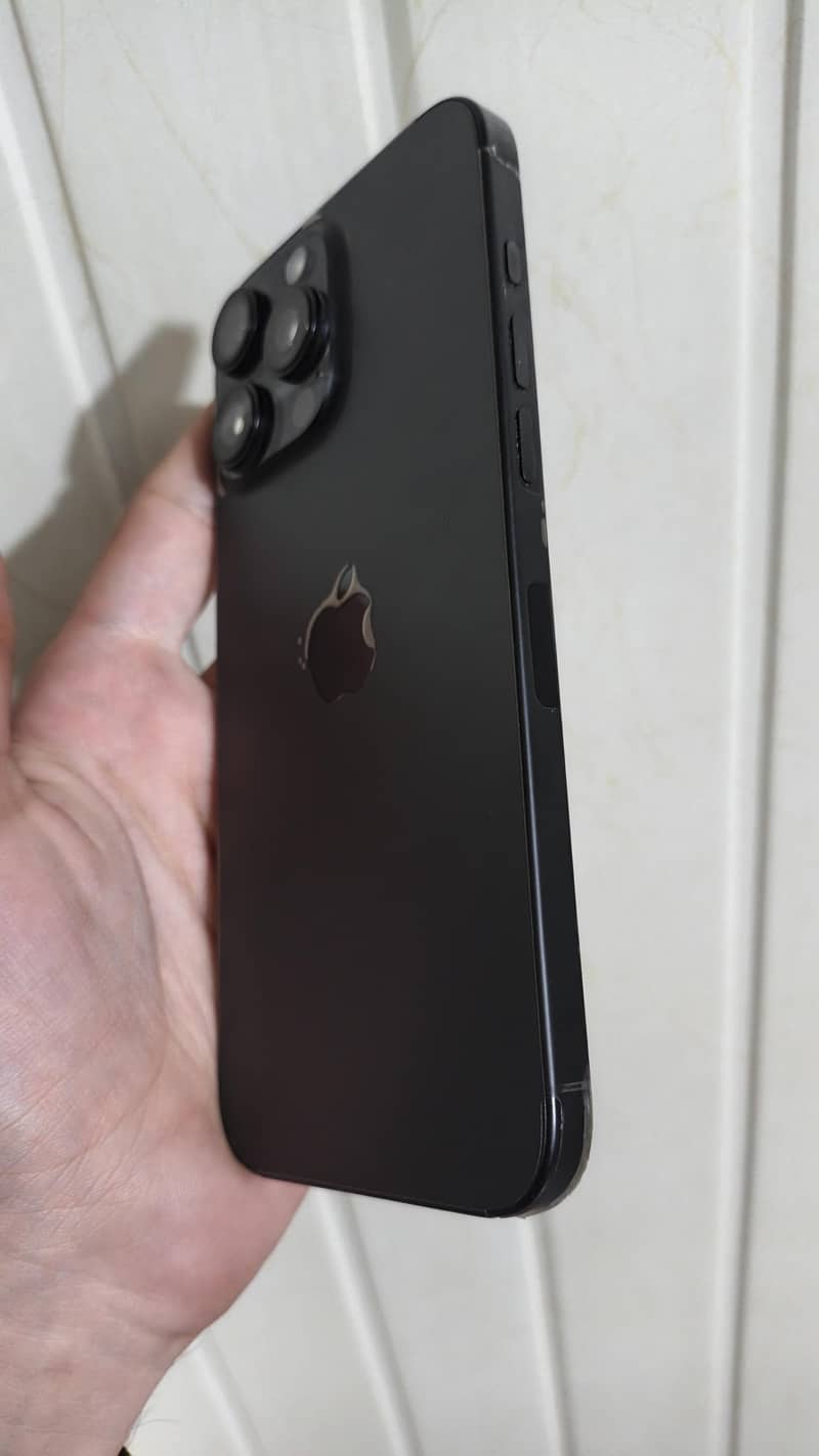 Apple iPhone 16 Pro Max 5