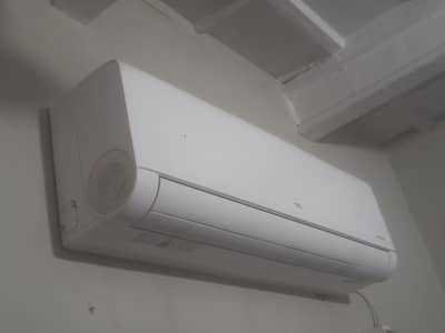 1.5 Ton Ac 4 months used