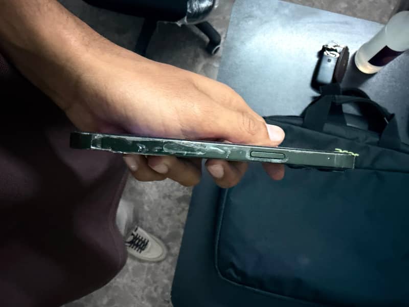 Apple iPhone 13 6