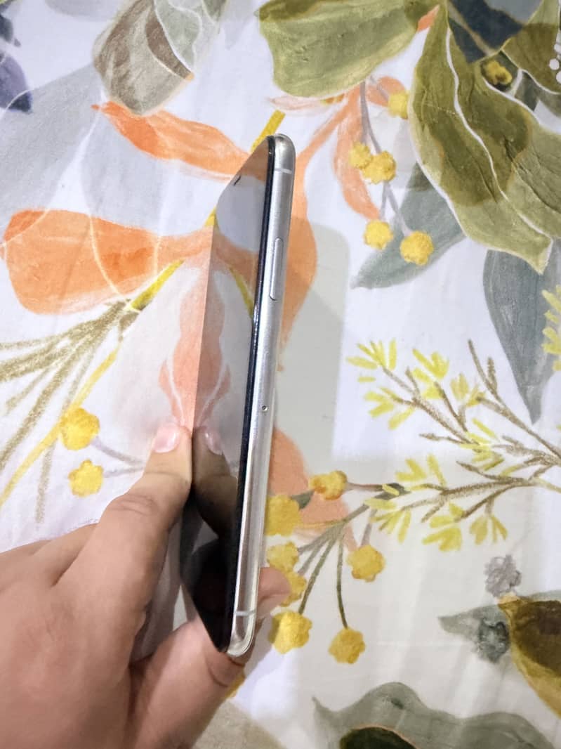 Apple iPhone X 3