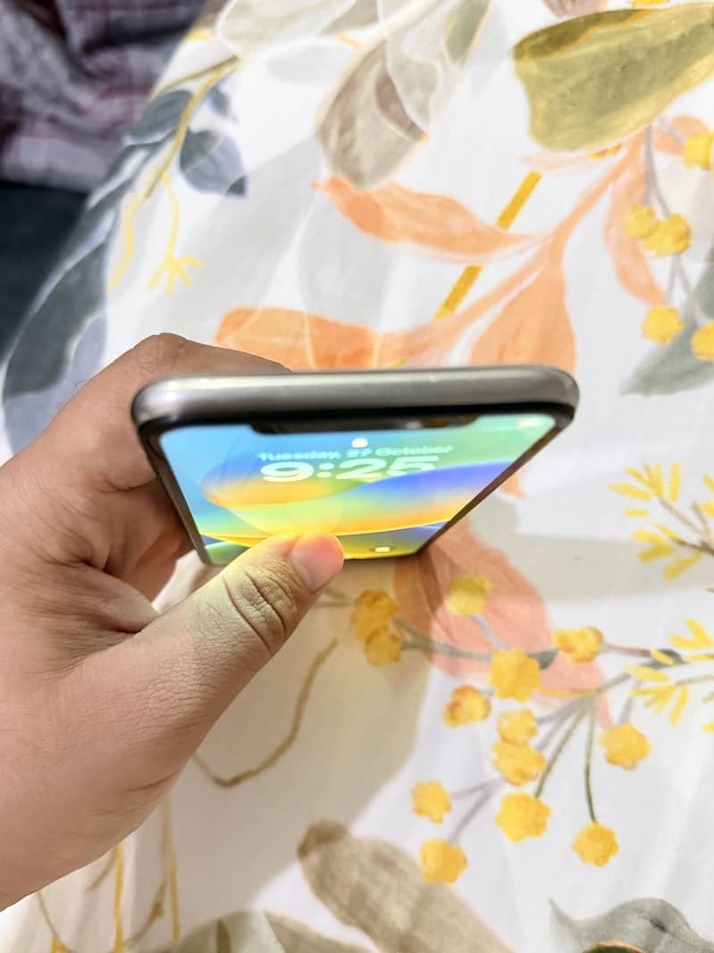 Apple iPhone X 5