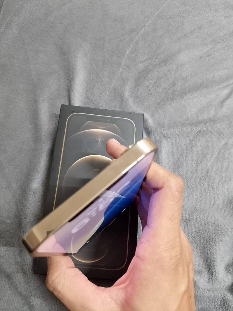 Apple iPhone 12 Pro Max 4