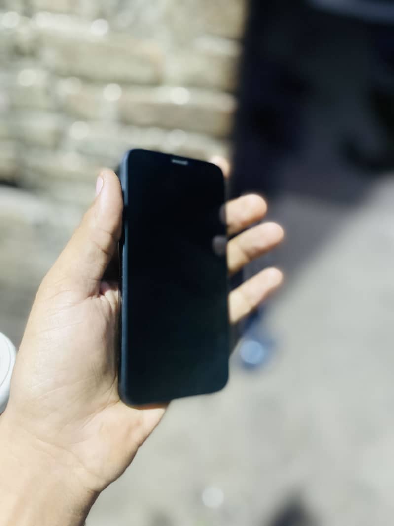 Apple iPhone X 4