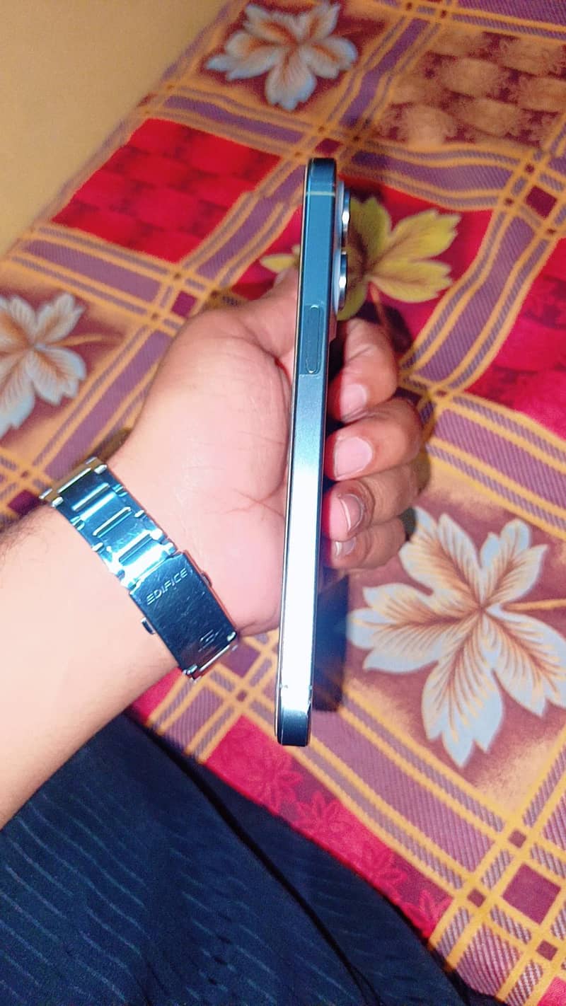 Apple iPhone 15 Pro Max 1