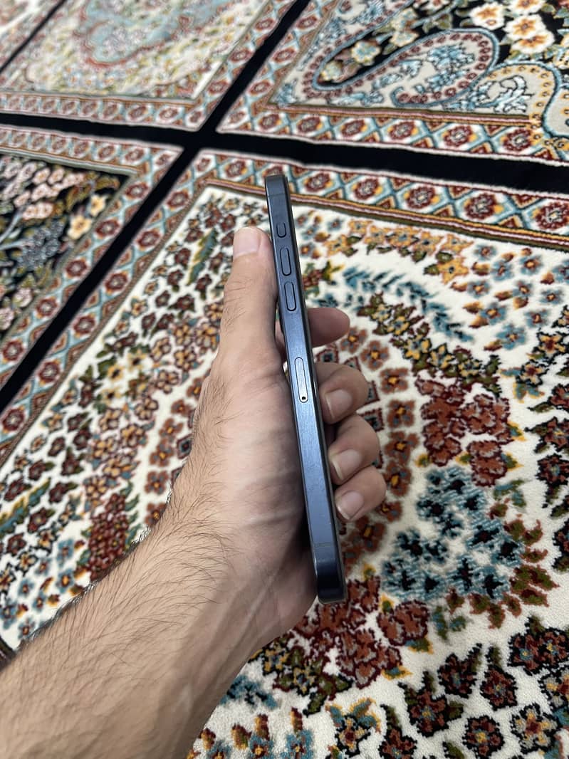 Apple iPhone 15 Pro Max 2