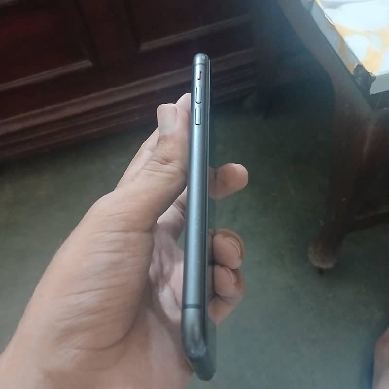 Apple iPhone 11 3
