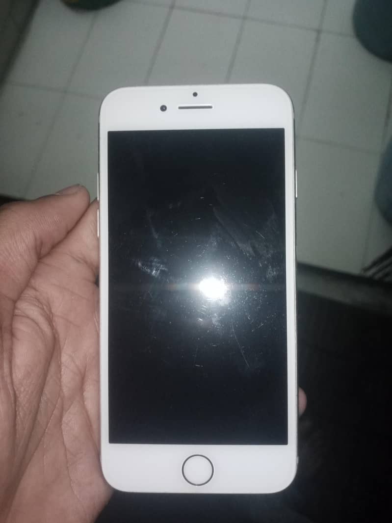 Apple iPhone 7 1