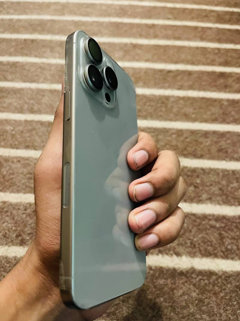 Apple iPhone 15 Pro Max 2