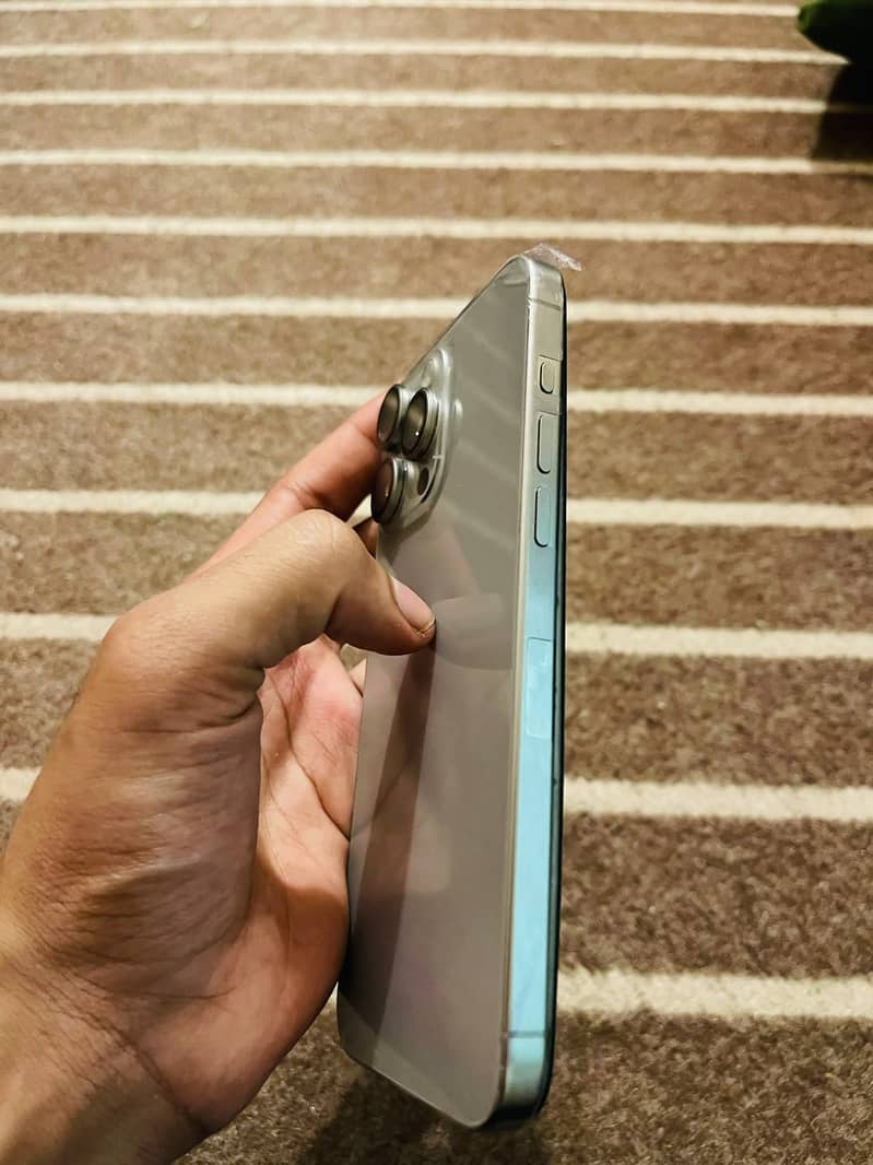 Apple iPhone 15 Pro Max 3