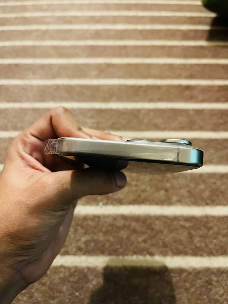 Apple iPhone 15 Pro Max 4