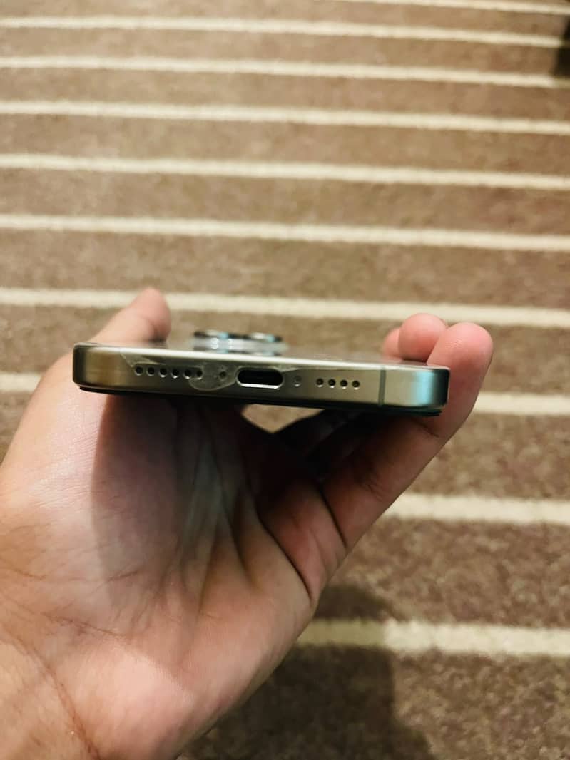 Apple iPhone 15 Pro Max 5