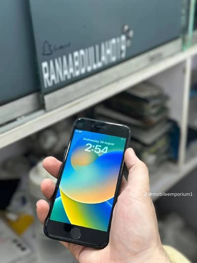Apple iPhone SE