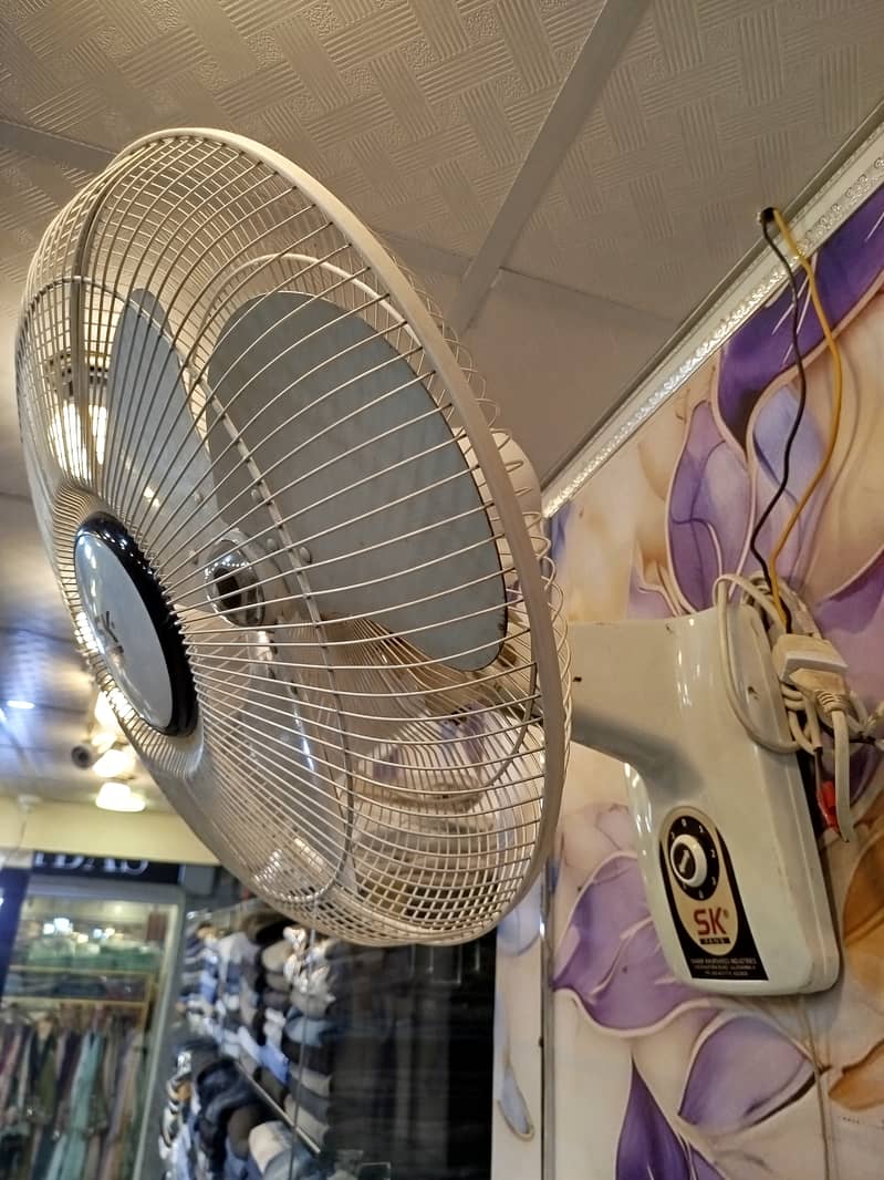 Bracket fan 1