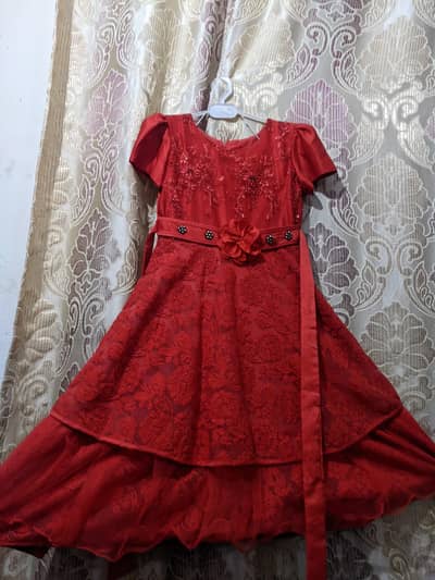 Frock for girls in good condition with tites