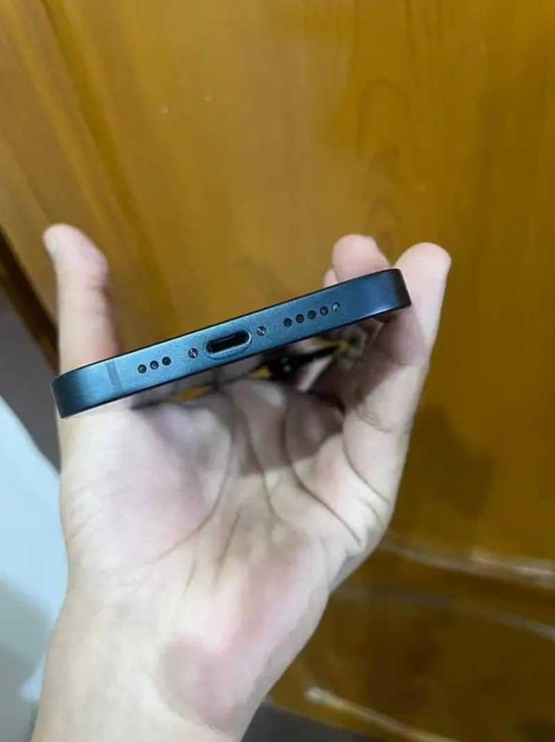 Apple iPhone 13 5