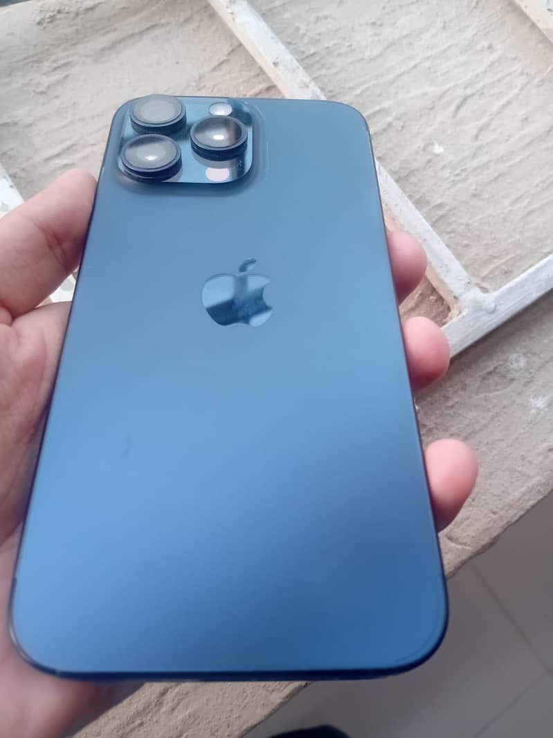 Apple iPhone 15 Pro Max 2