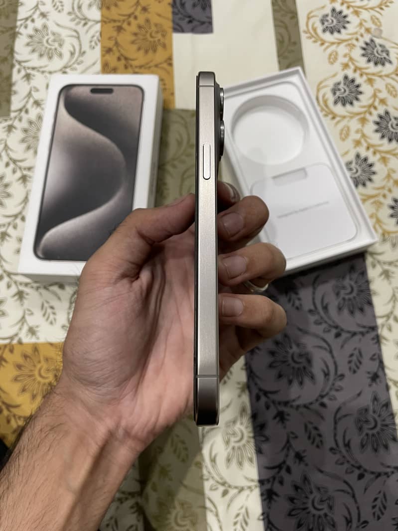 Apple iPhone 15 Pro Max 2