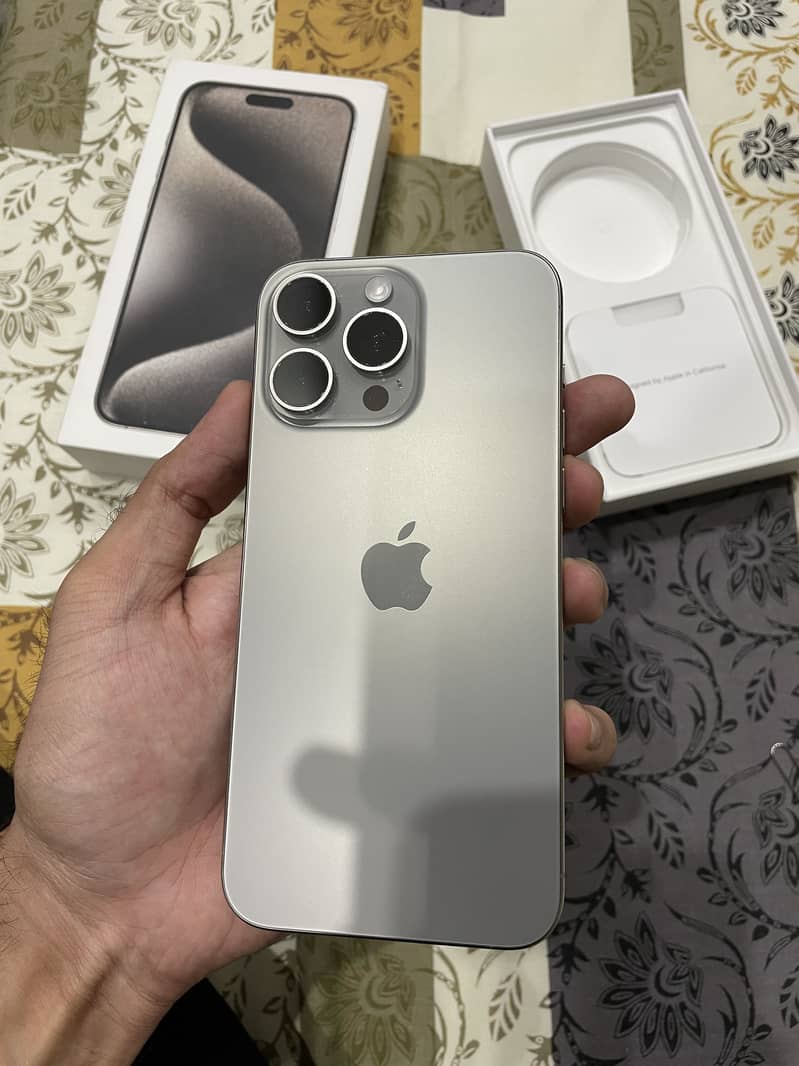 Apple iPhone 15 Pro Max 4