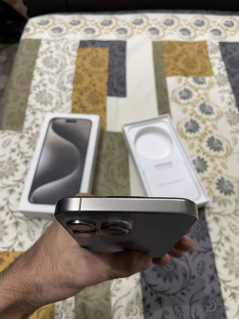 Apple iPhone 15 Pro Max 6