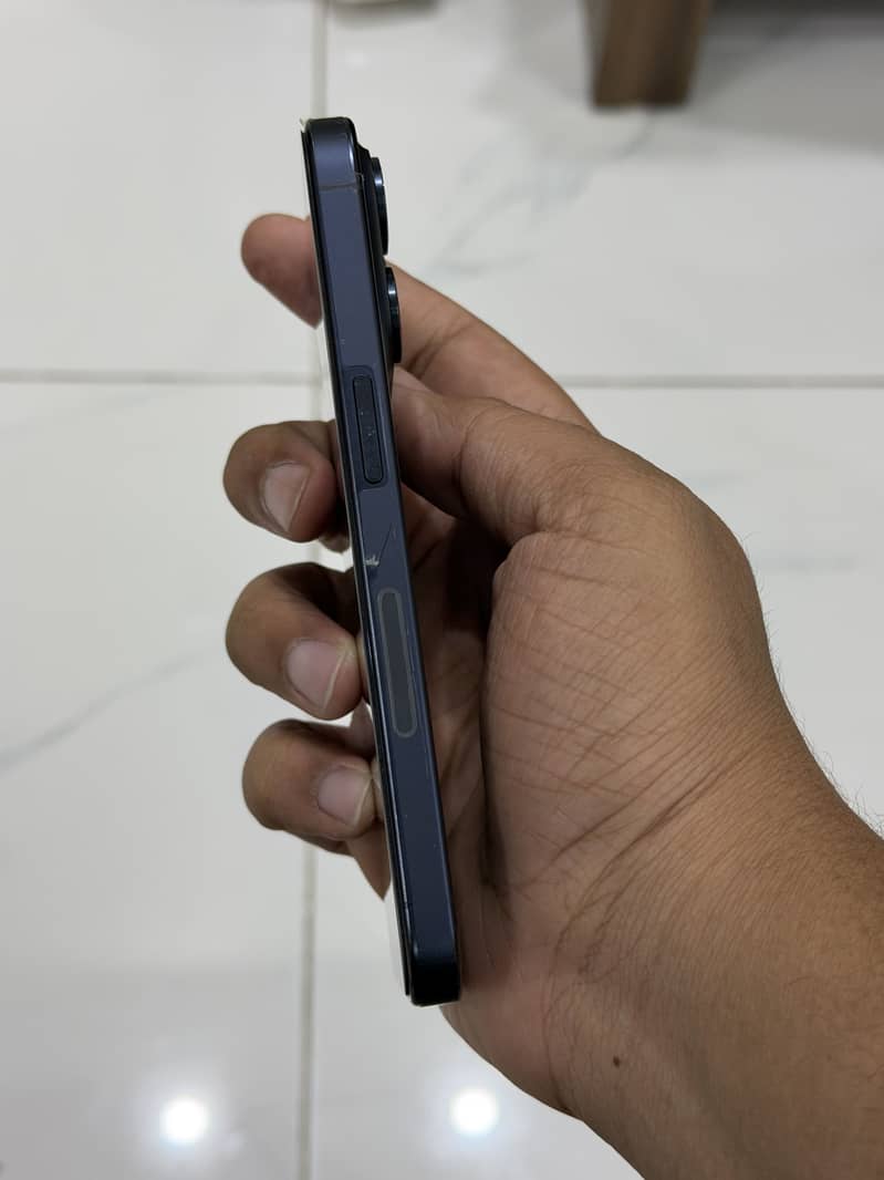 Apple iPhone 15 Pro 2