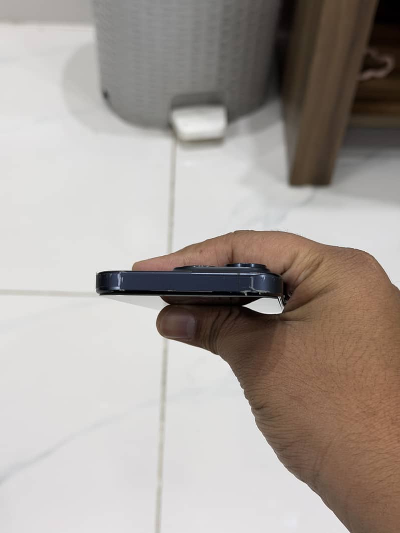 Apple iPhone 15 Pro 4