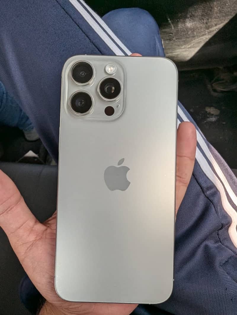 Apple iPhone 15 Pro Max 1