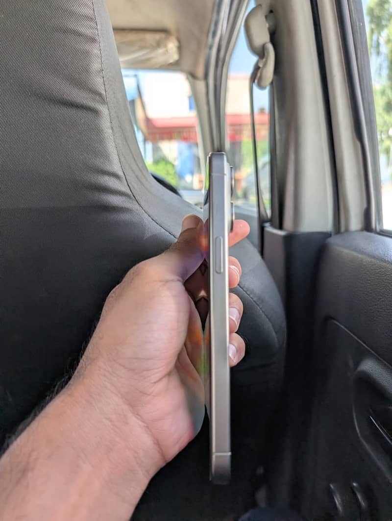 Apple iPhone 15 Pro Max 4