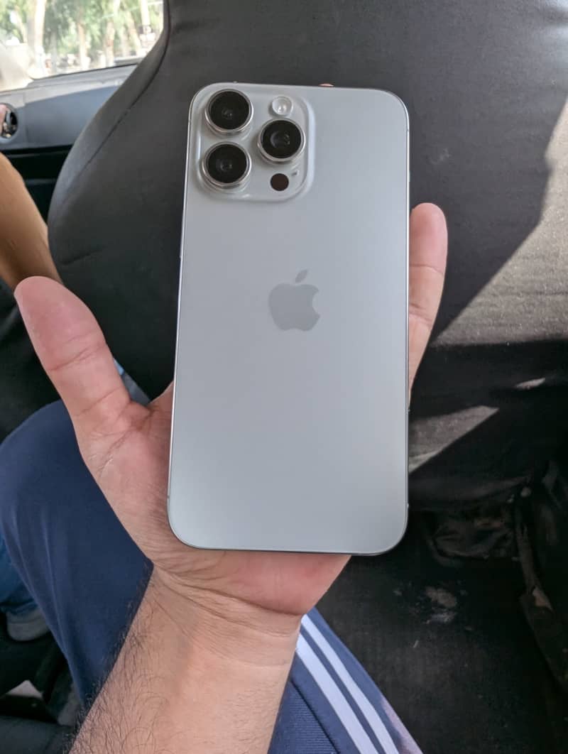 Apple iPhone 15 Pro Max 5