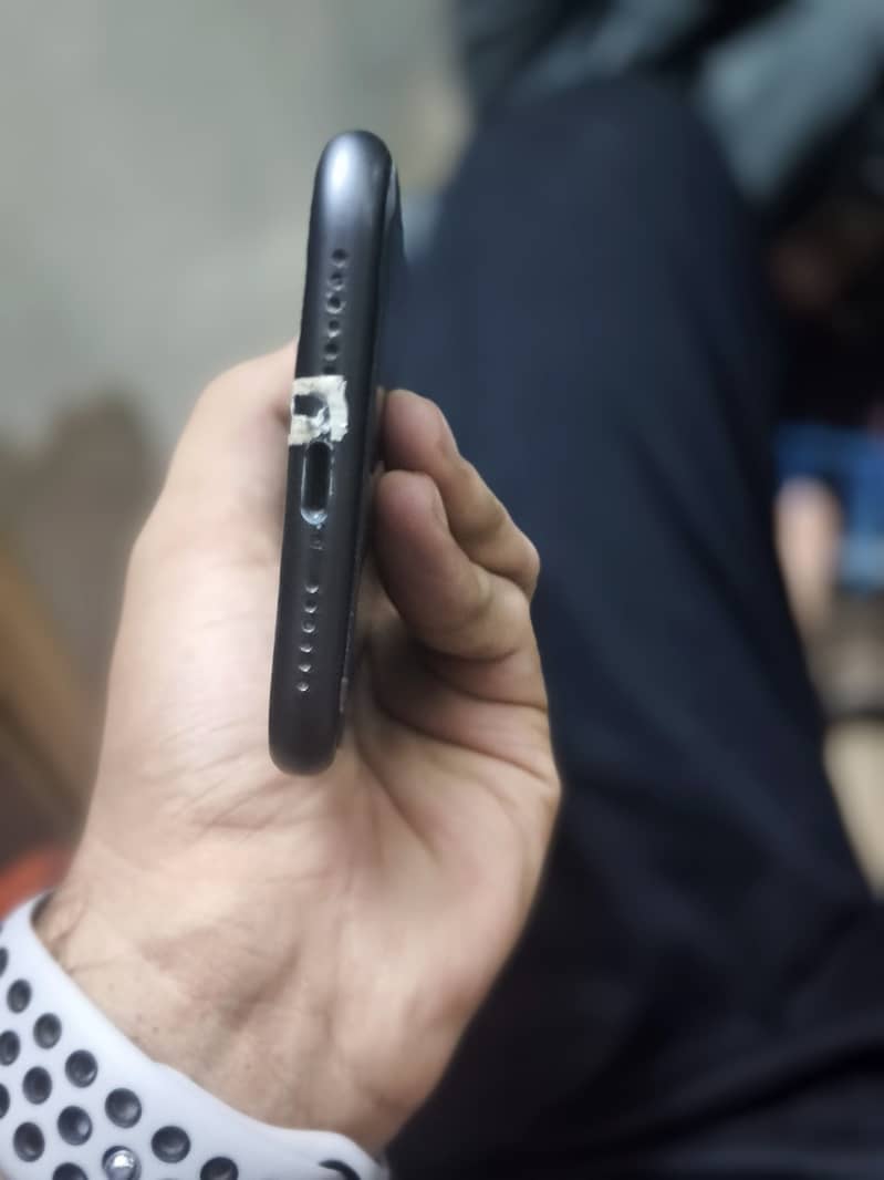 Apple iPhone 11 3