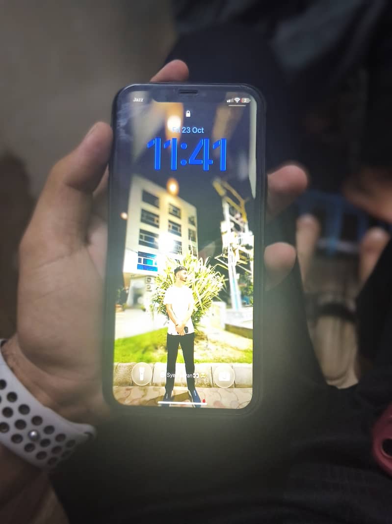 Apple iPhone 11 4