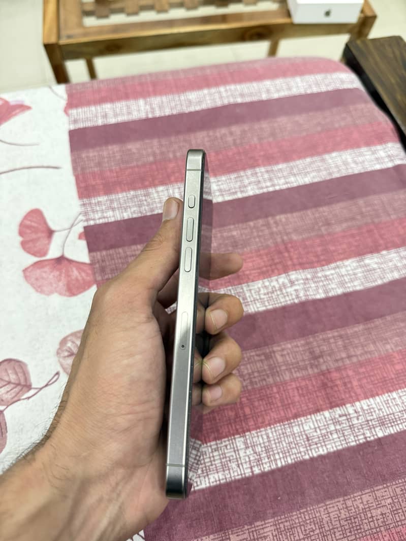 Apple iPhone 15 Pro Max 2
