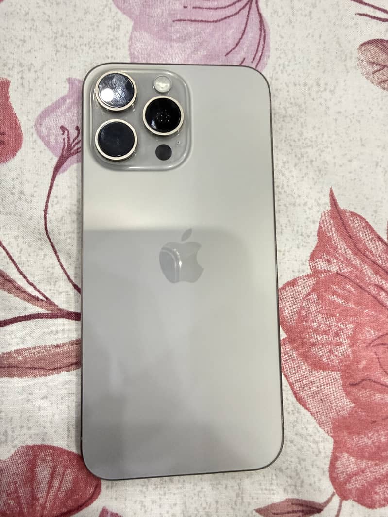 Apple iPhone 15 Pro Max 4