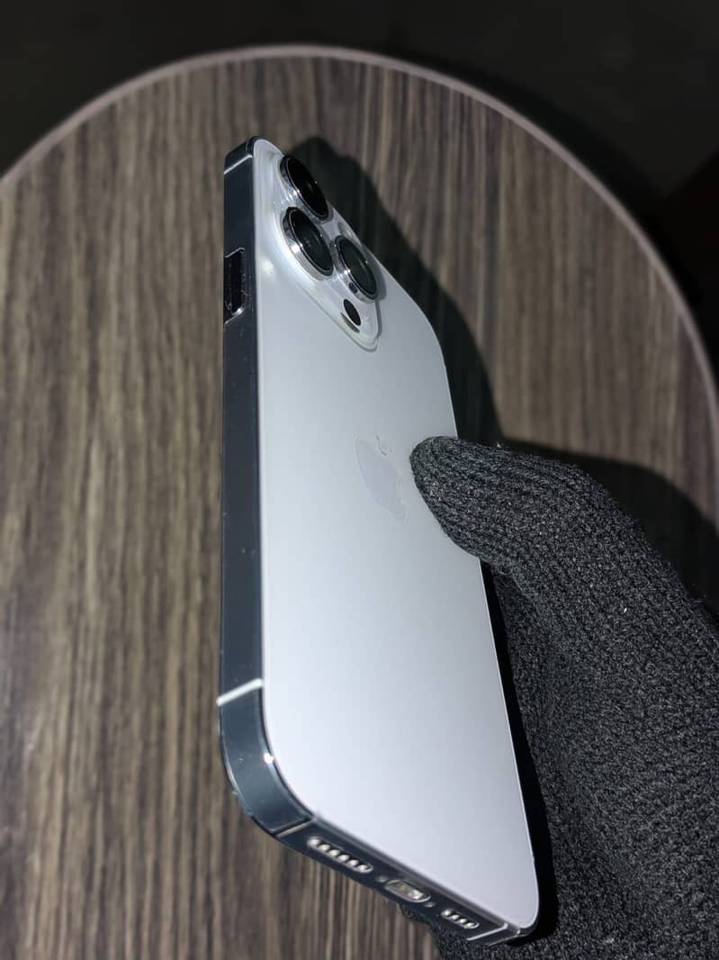 Apple iPhone 14 Pro Max 1